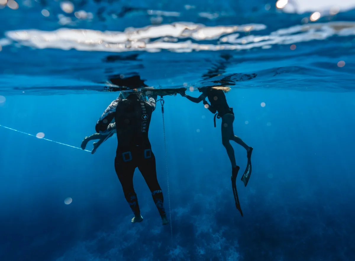 Apnéistes en exploration freedive à Moorea